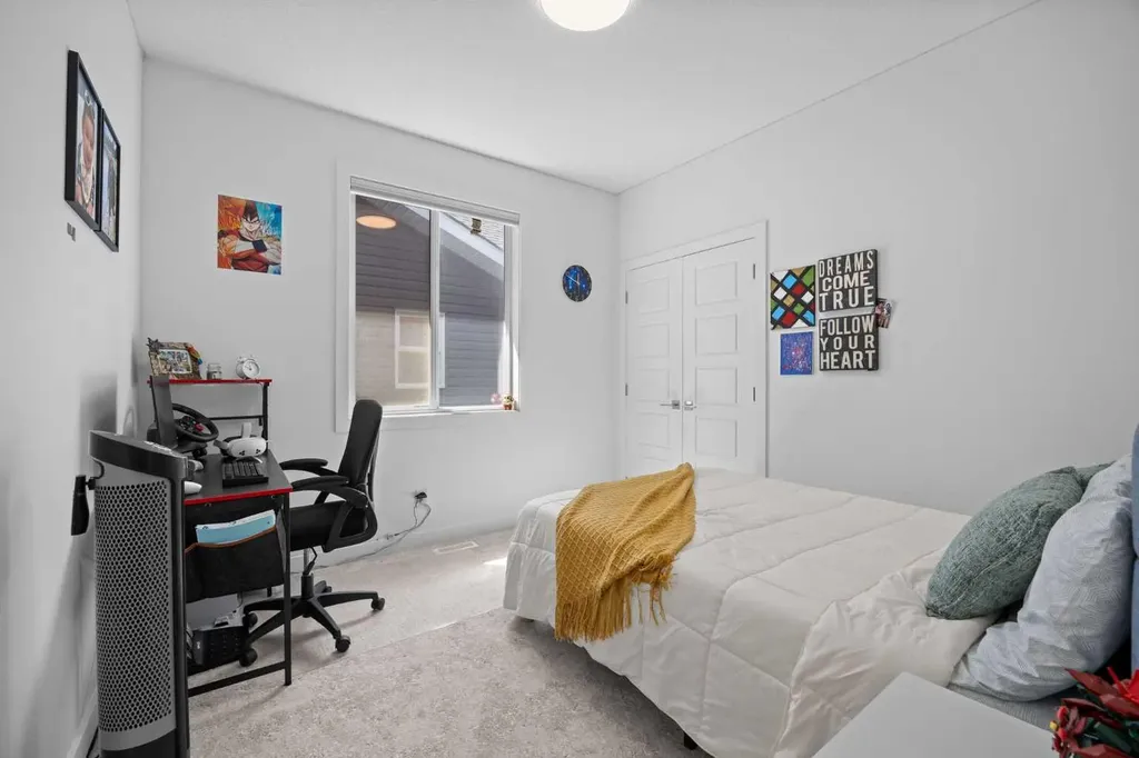 10 Evansfield Green NW Calgary AB T3P 1J9