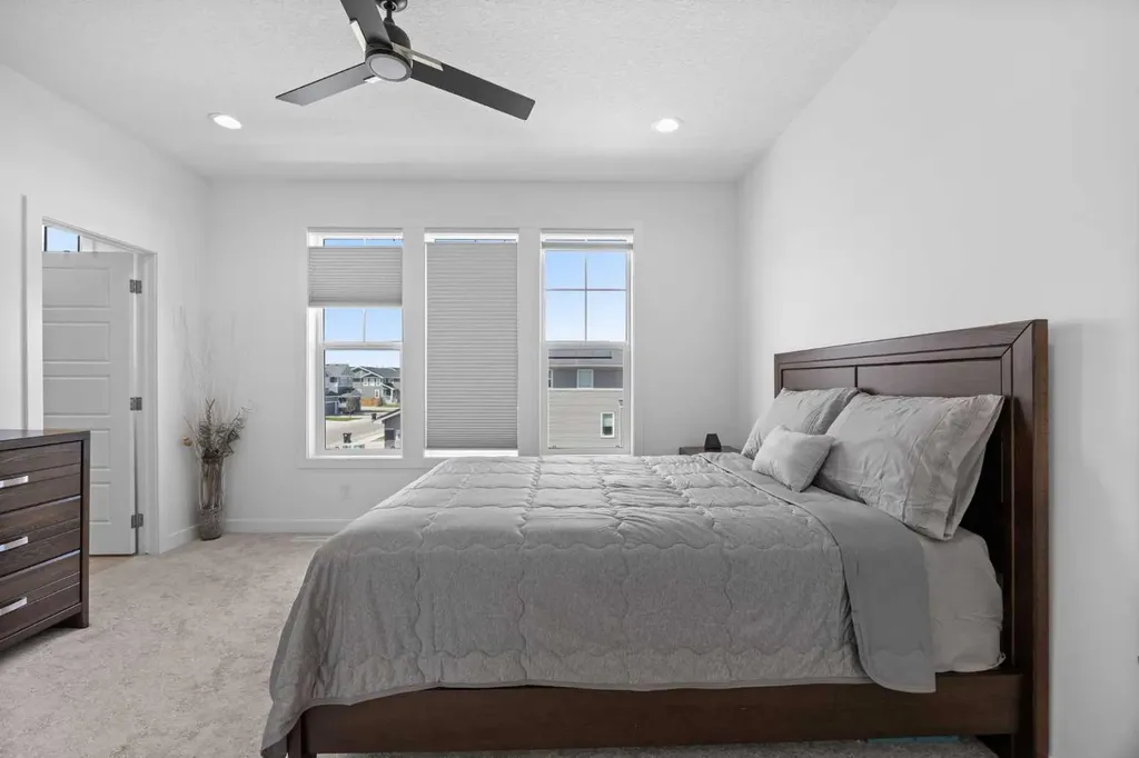 10 Evansfield Green NW Calgary AB T3P 1J9