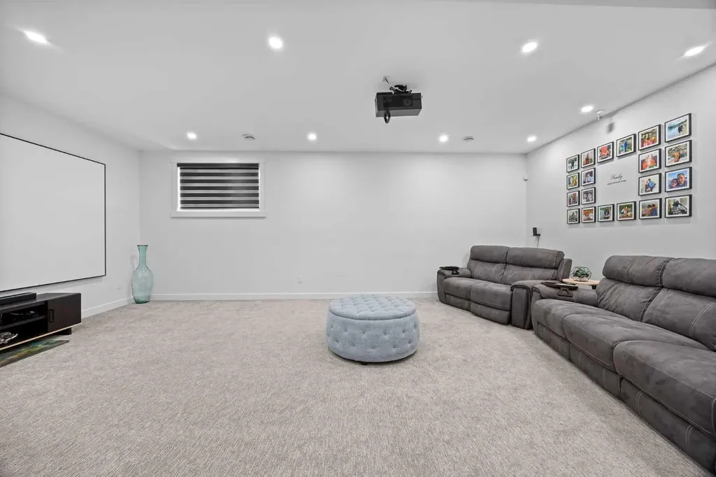 10 Evansfield Green NW Calgary AB T3P 1J9