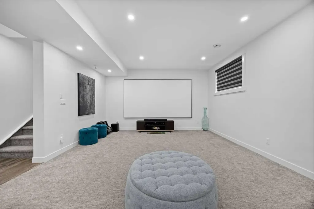 10 Evansfield Green NW Calgary AB T3P 1J9