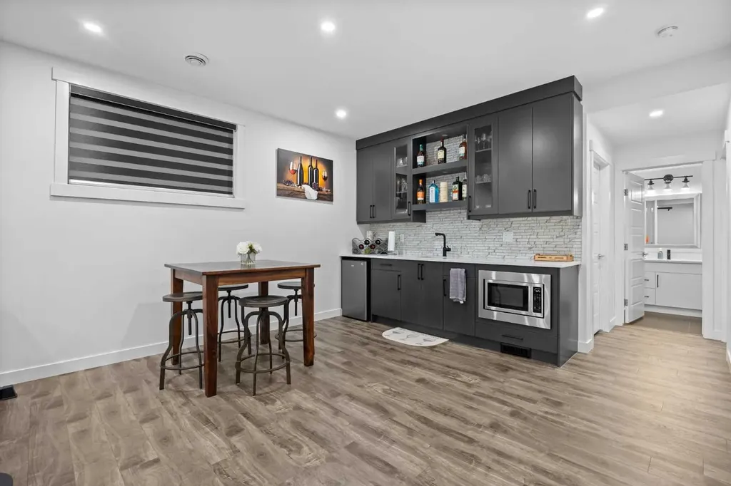 10 Evansfield Green NW Calgary AB T3P 1J9