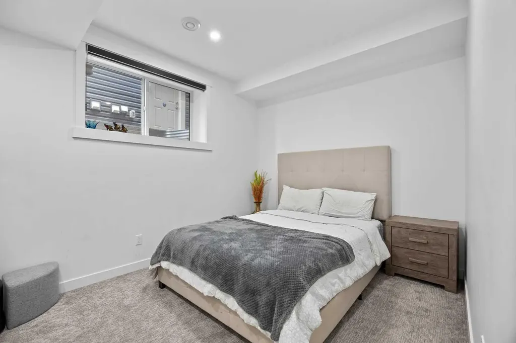10 Evansfield Green NW Calgary AB T3P 1J9