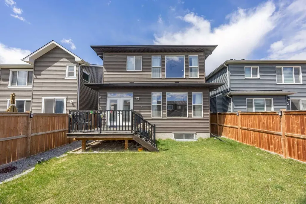 10 Evansfield Green NW Calgary AB T3P 1J9