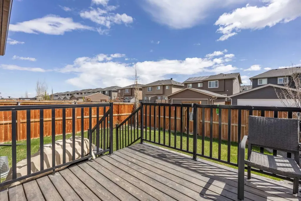 10 Evansfield Green NW Calgary AB T3P 1J9