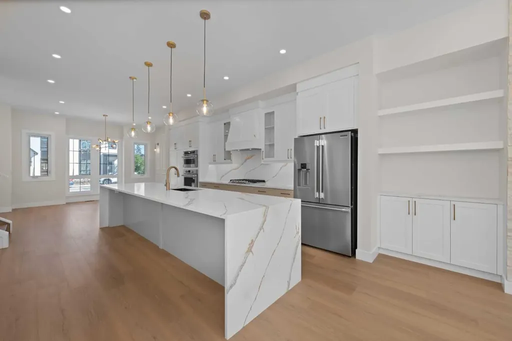 6429 33 Avenue NW Calgary AB T3B 1K9