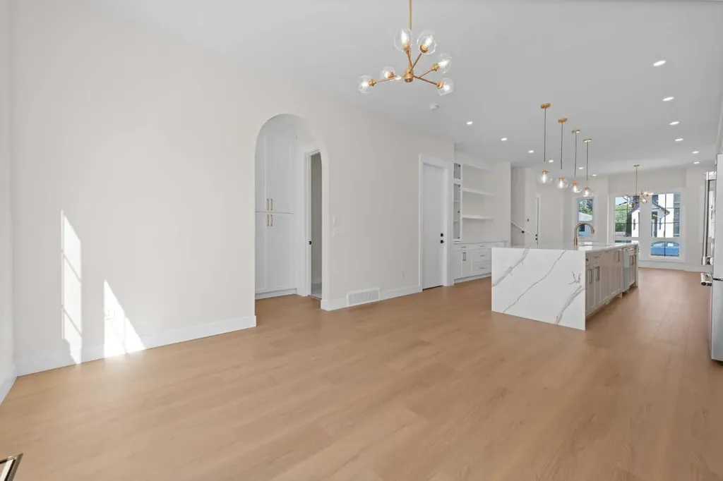 6429 33 Avenue NW Calgary AB T3B 1K9
