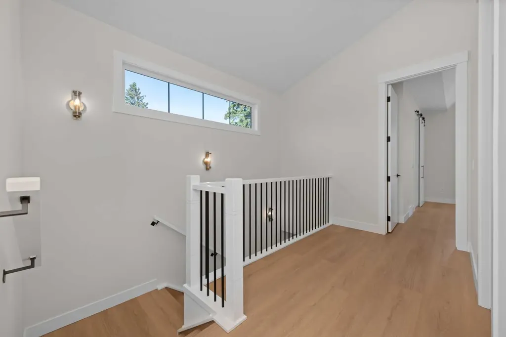 6429 33 Avenue NW Calgary AB T3B 1K9