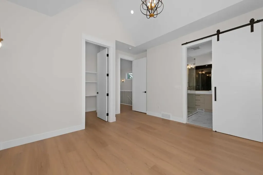 6429 33 Avenue NW Calgary AB T3B 1K9