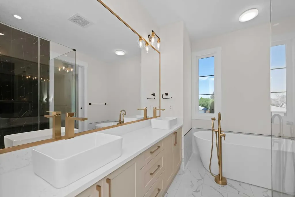 6429 33 Avenue NW Calgary AB T3B 1K9