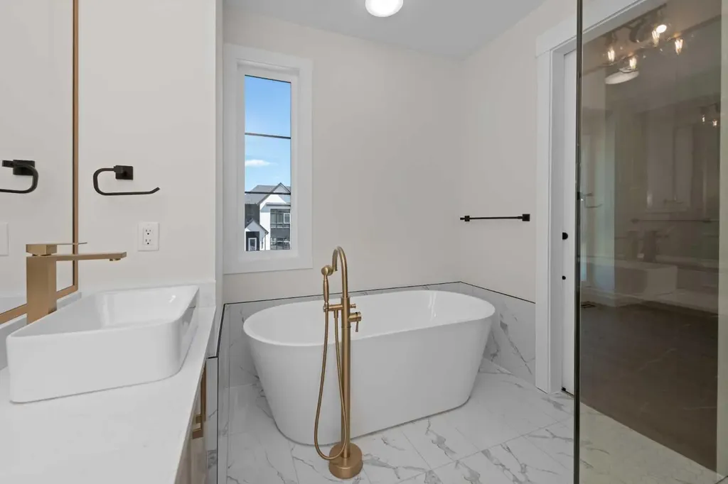 6429 33 Avenue NW Calgary AB T3B 1K9