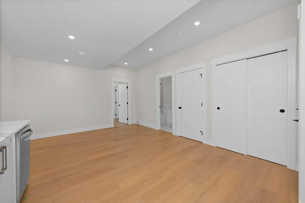 6429 33 Avenue NW Calgary AB T3B 1K9