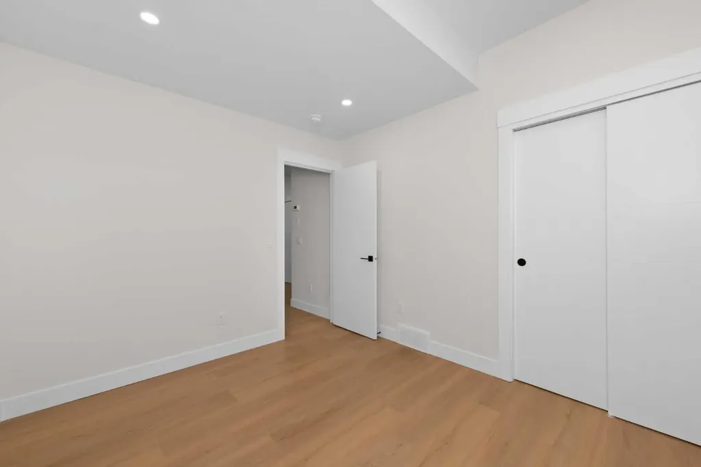 6429 33 Avenue NW Calgary AB T3B 1K9