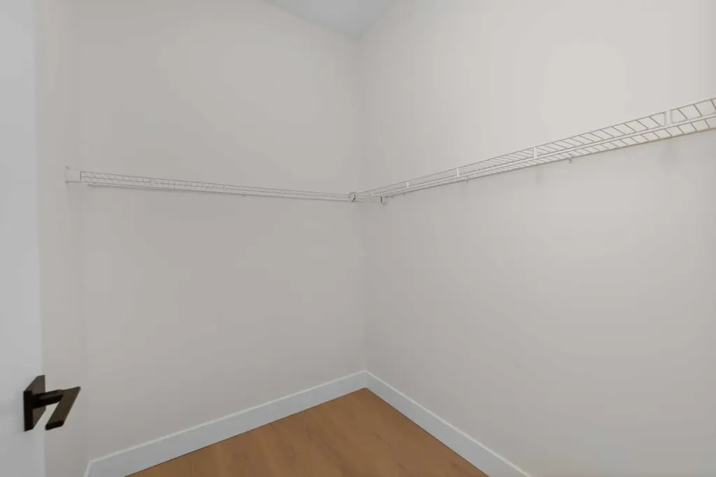 6429 33 Avenue NW Calgary AB T3B 1K9