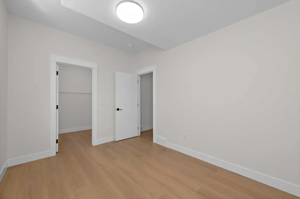 6429 33 Avenue NW Calgary AB T3B 1K9