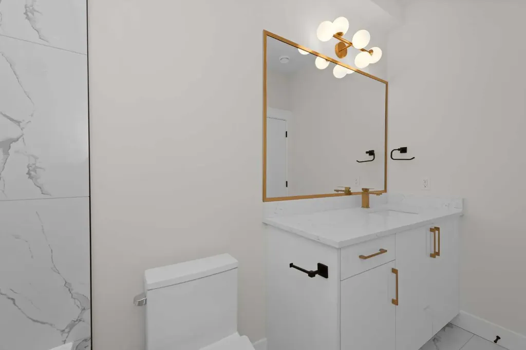 6429 33 Avenue NW Calgary AB T3B 1K9