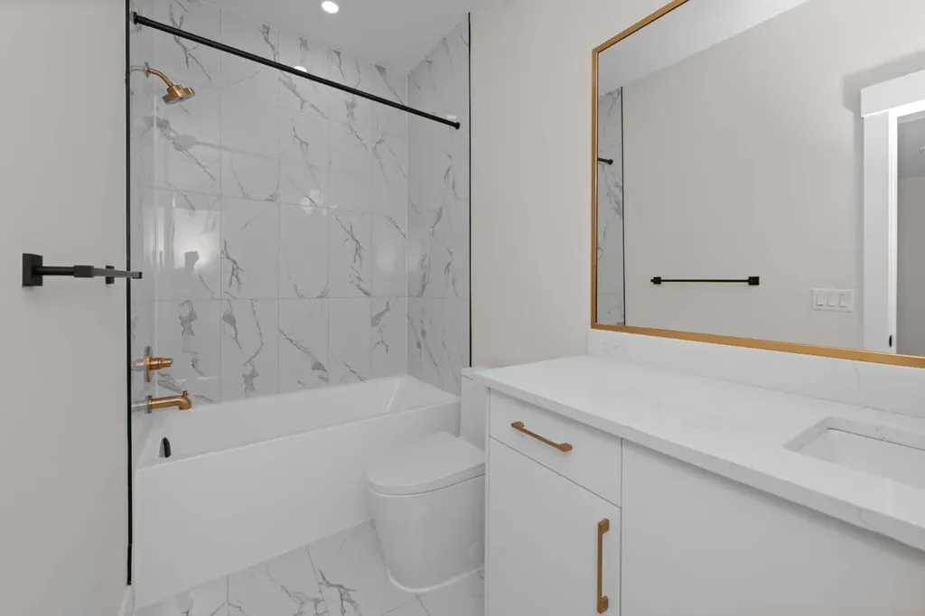 6429 33 Avenue NW Calgary AB T3B 1K9