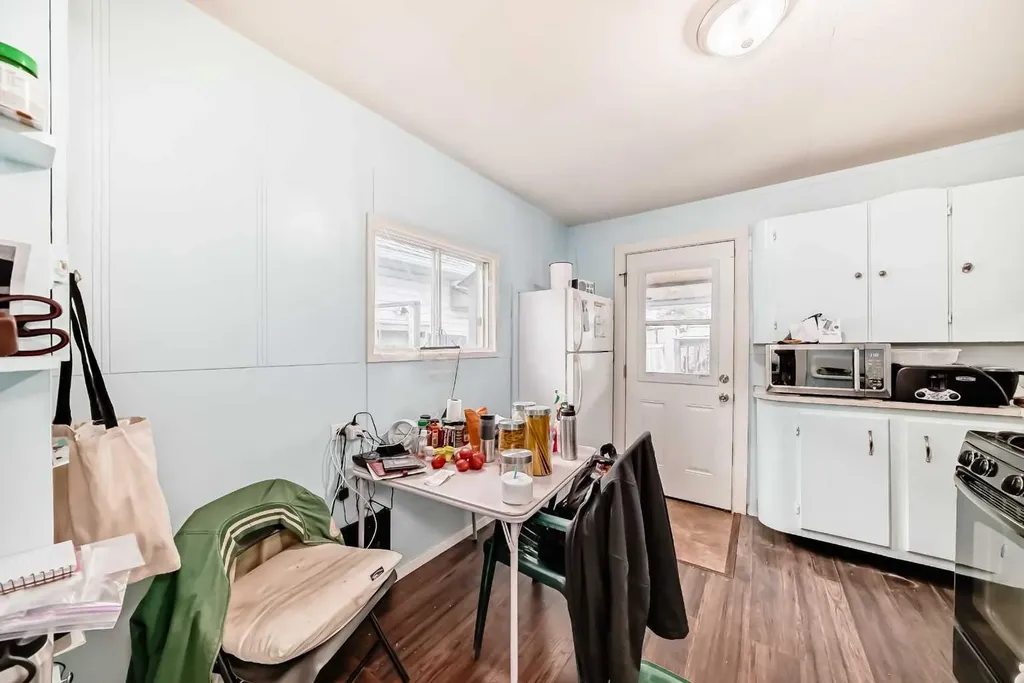 6437 19 Street SE Calgary AB T2C 0N8