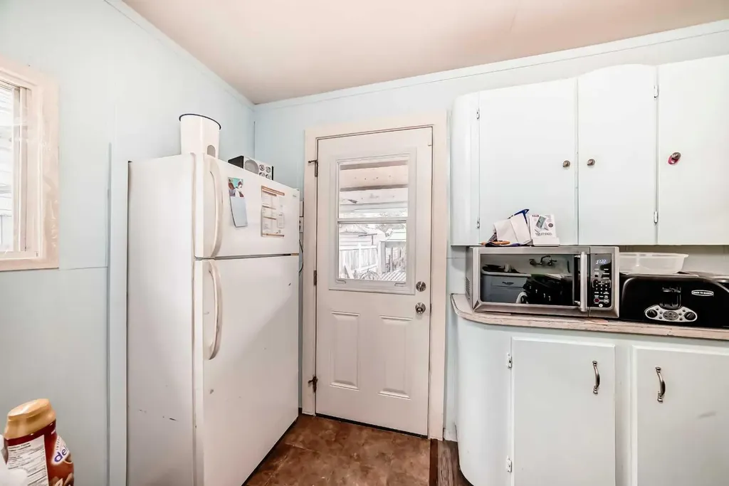 6437 19 Street SE Calgary AB T2C 0N8