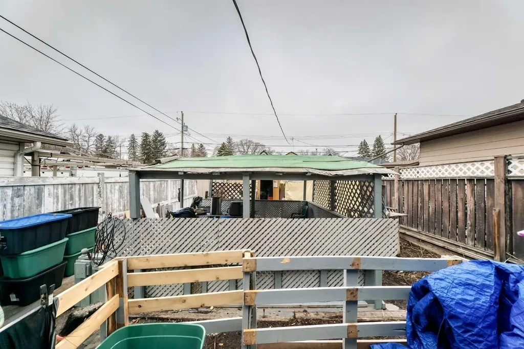 6437 19 Street SE Calgary AB T2C 0N8