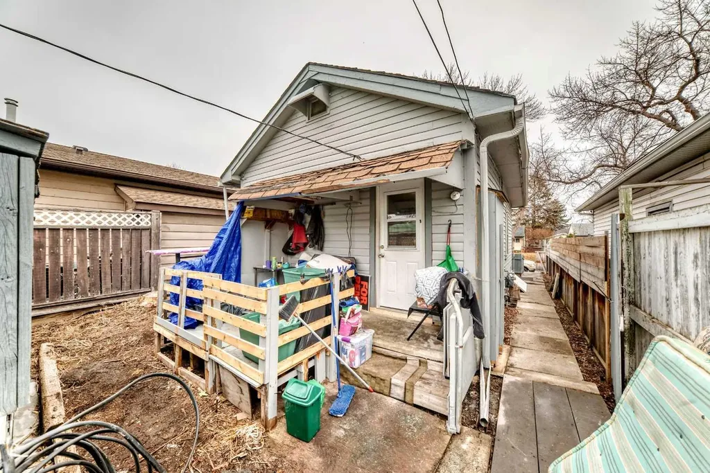 6437 19 Street SE Calgary AB T2C 0N8