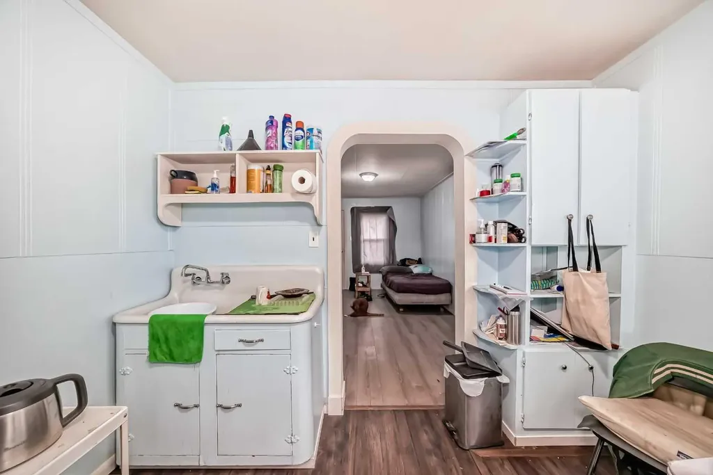 6437 19 Street SE Calgary AB T2C 0N8