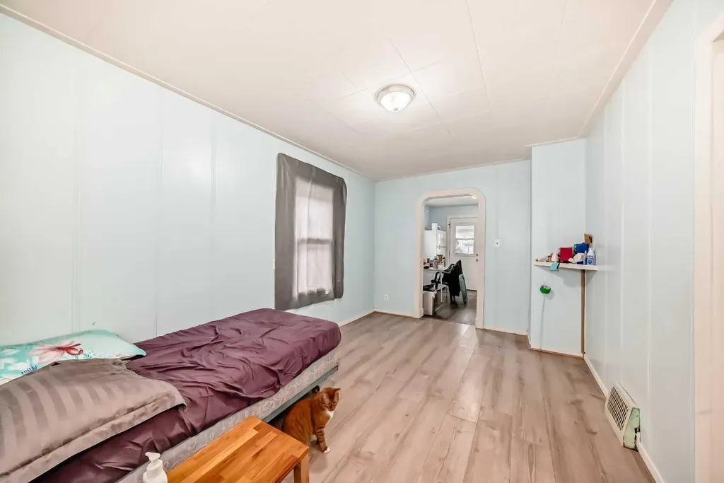 6437 19 Street SE Calgary AB T2C 0N8