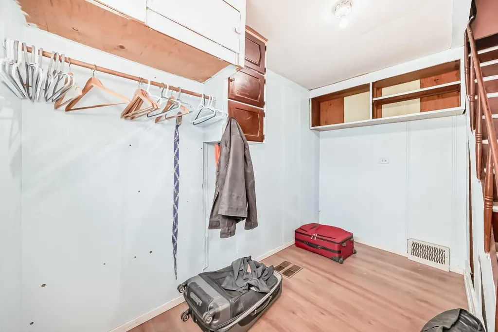 6437 19 Street SE Calgary AB T2C 0N8