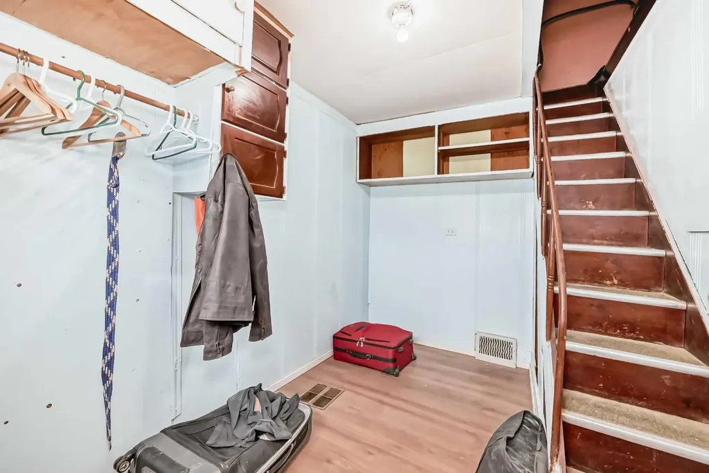6437 19 Street SE Calgary AB T2C 0N8