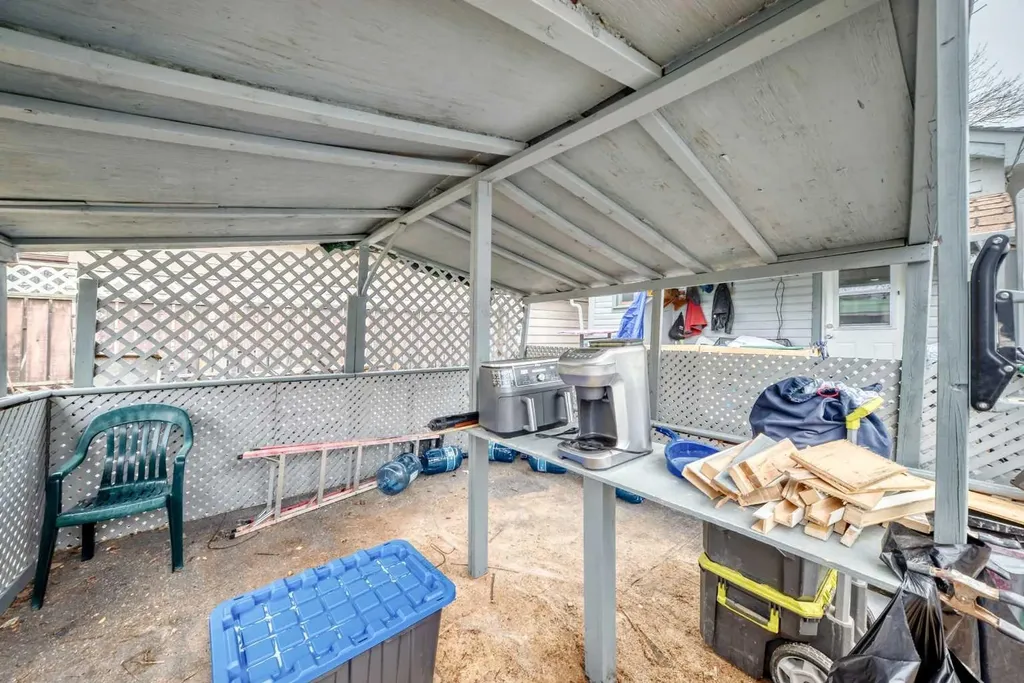 6437 19 Street SE Calgary AB T2C 0N8