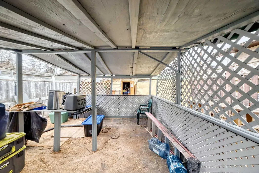 6437 19 Street SE Calgary AB T2C 0N8