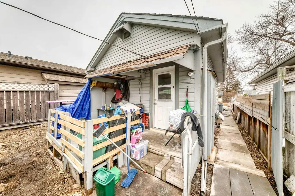 6437 19 Street SE Calgary AB T2C 0N8