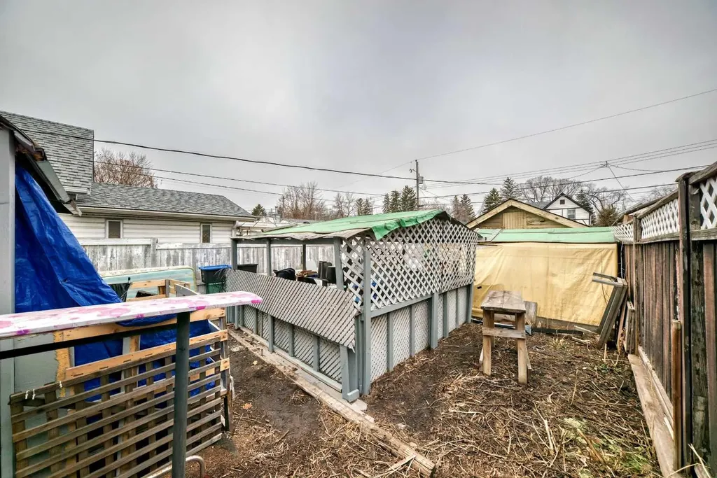 6437 19 Street SE Calgary AB T2C 0N8