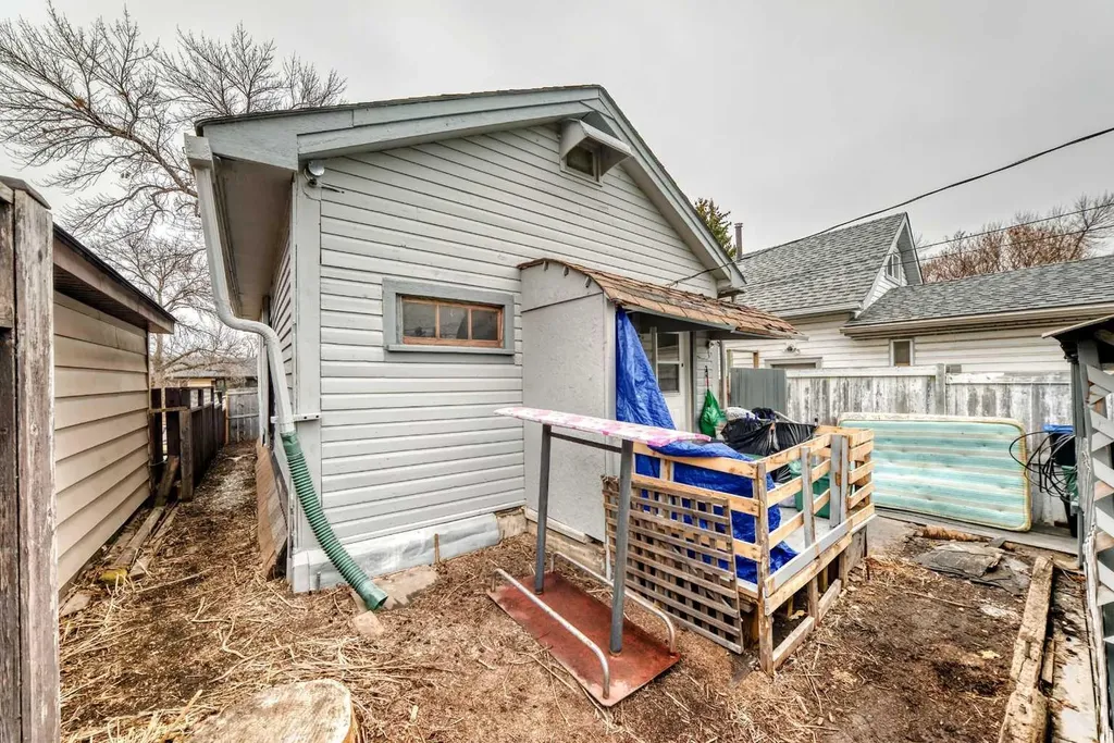 6437 19 Street SE Calgary AB T2C 0N8