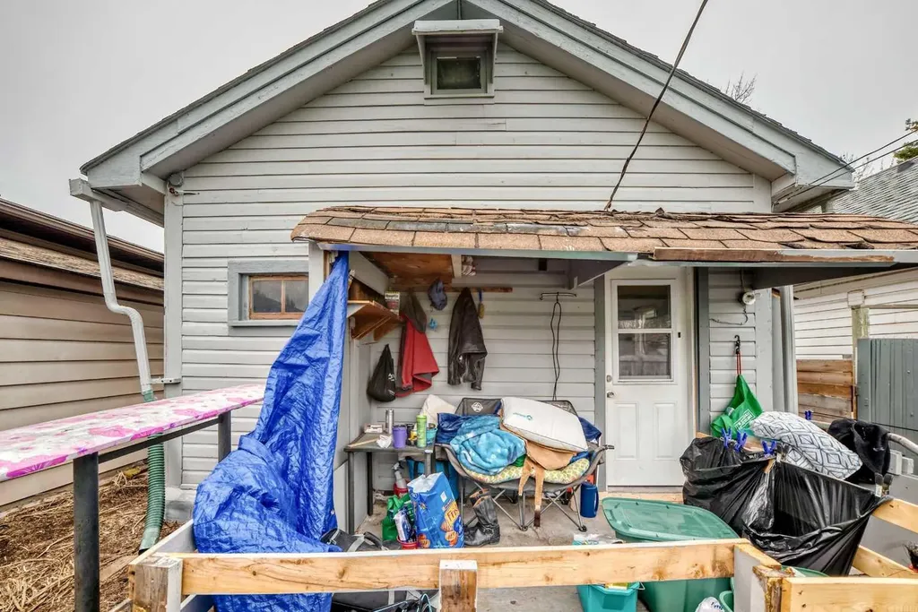 6437 19 Street SE Calgary AB T2C 0N8