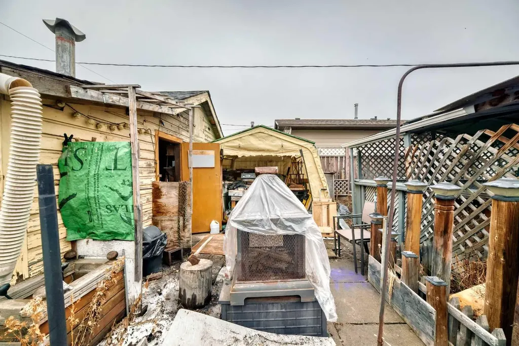 6437 19 Street SE Calgary AB T2C 0N8