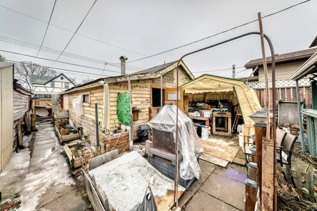 6437 19 Street SE Calgary AB T2C 0N8