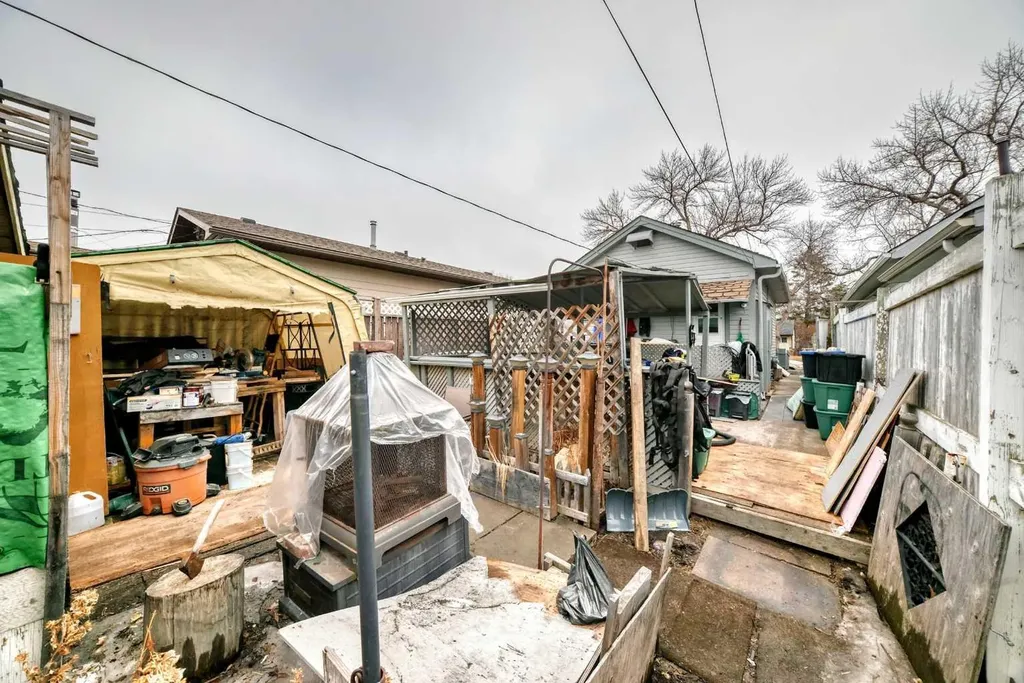 6437 19 Street SE Calgary AB T2C 0N8