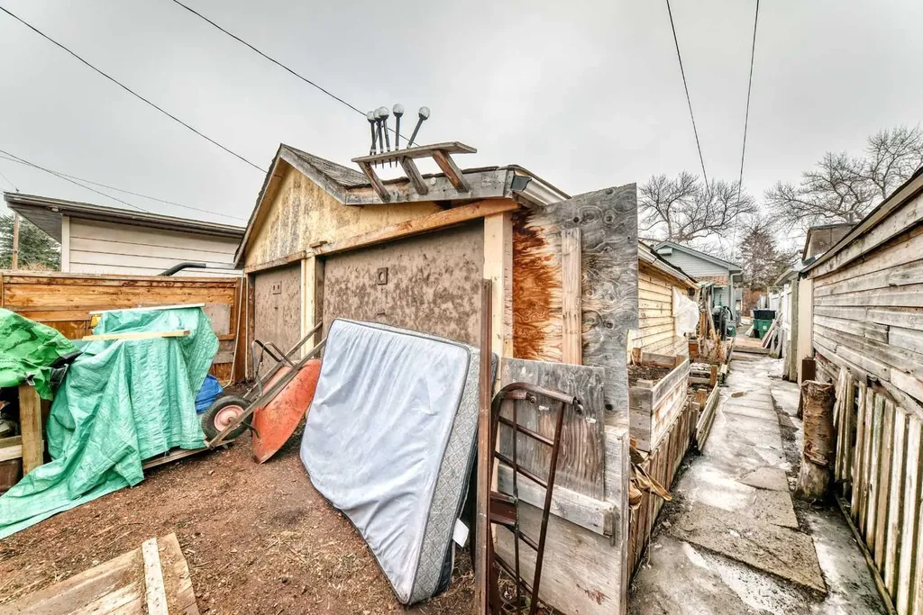 6437 19 Street SE Calgary AB T2C 0N8