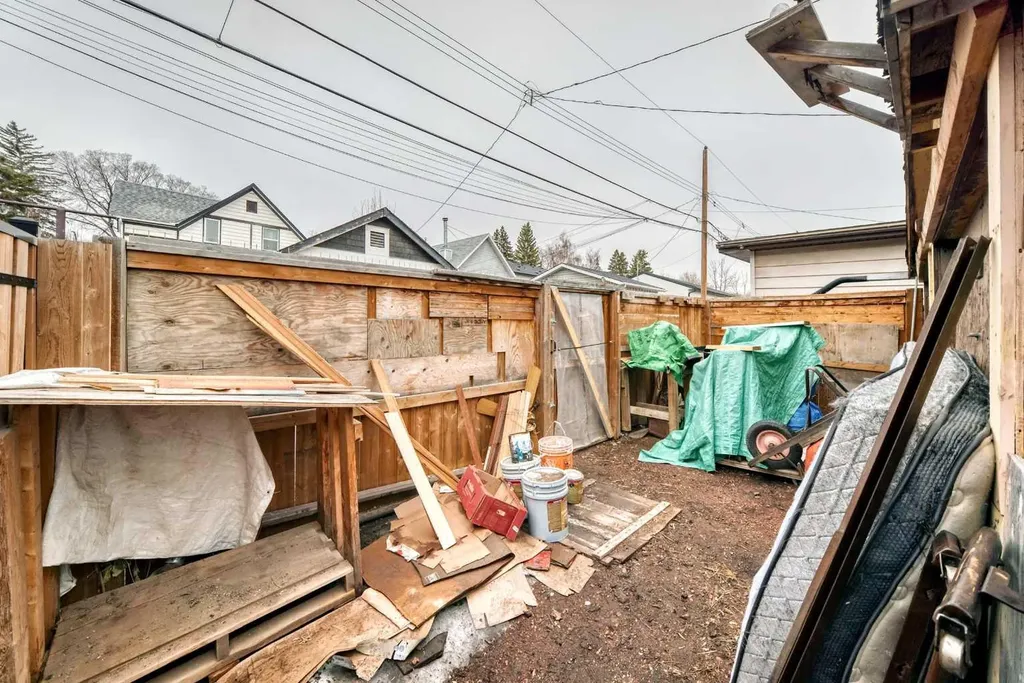 6437 19 Street SE Calgary AB T2C 0N8