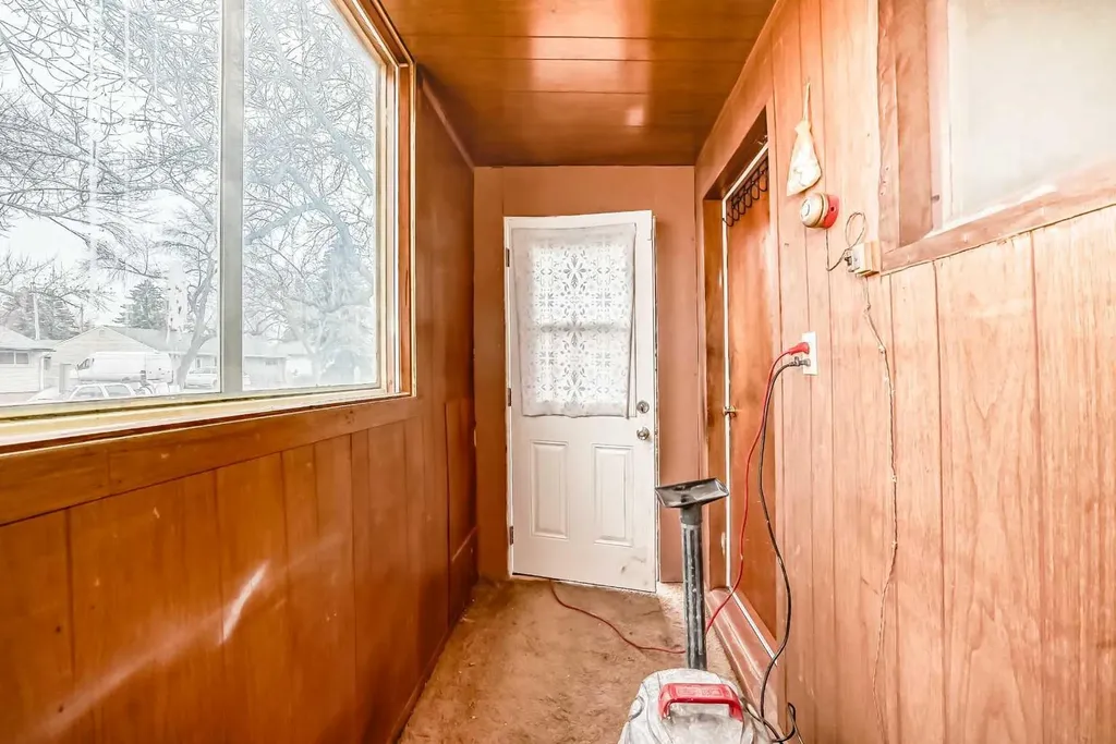 6437 19 Street SE Calgary AB T2C 0N8