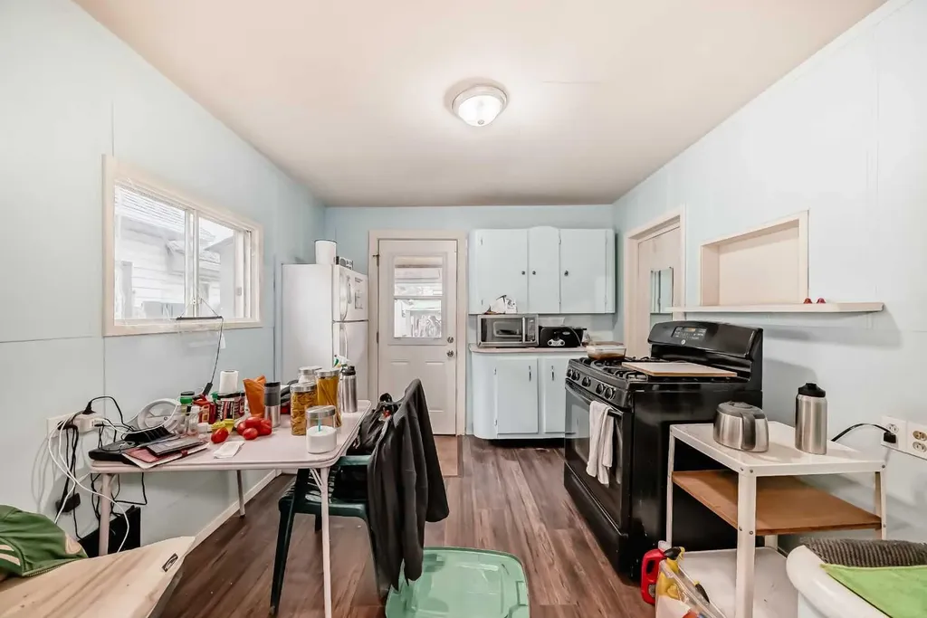 6437 19 Street SE Calgary AB T2C 0N8