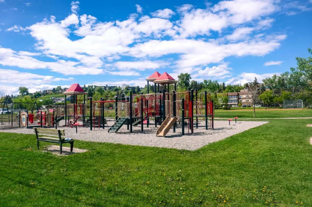 907 35a Street NW Calgary AB T2N 3A5