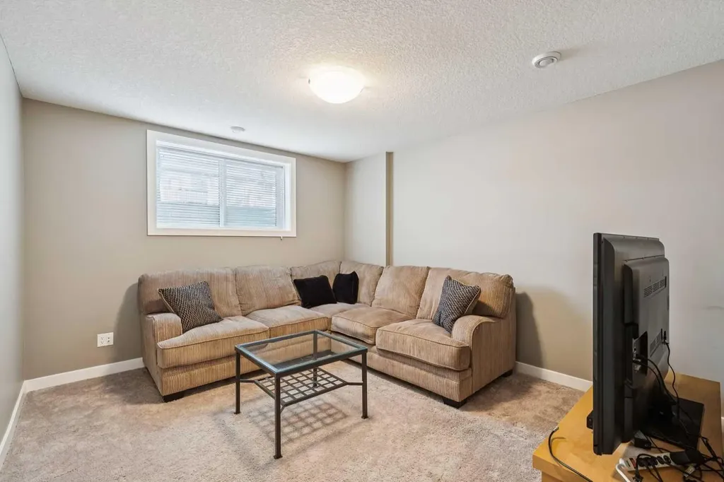 166 Legacy Common SE Calgary AB T2X 2A9