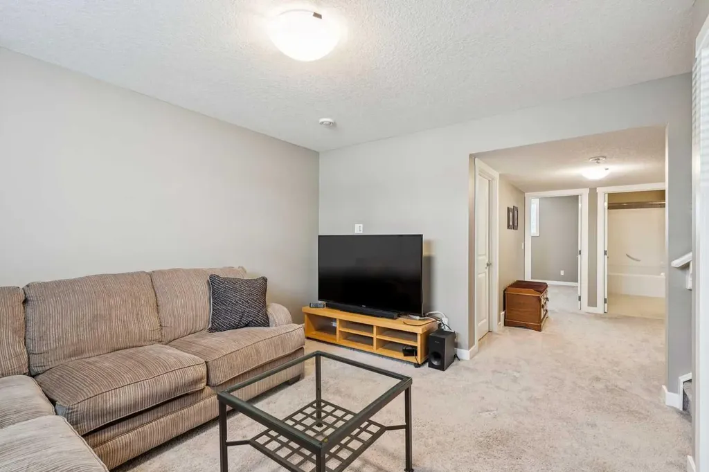 166 Legacy Common SE Calgary AB T2X 2A9