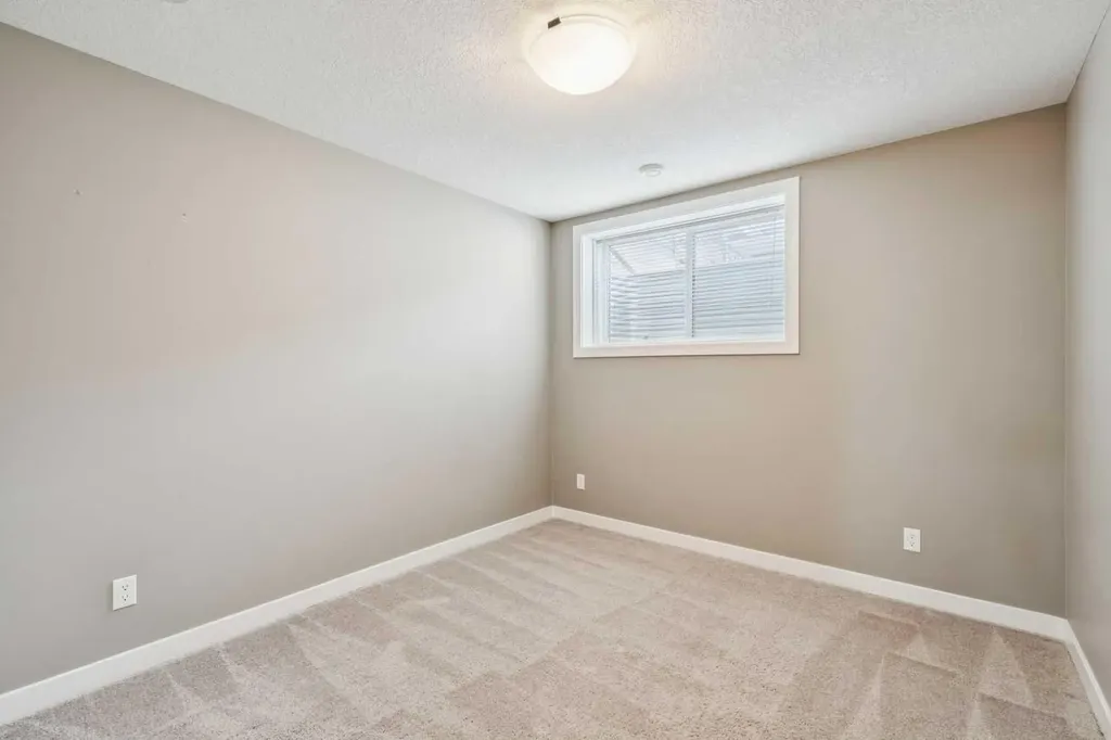 166 Legacy Common SE Calgary AB T2X 2A9