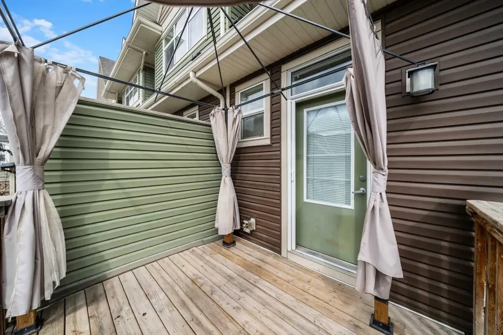 166 Legacy Common SE Calgary AB T2X 2A9