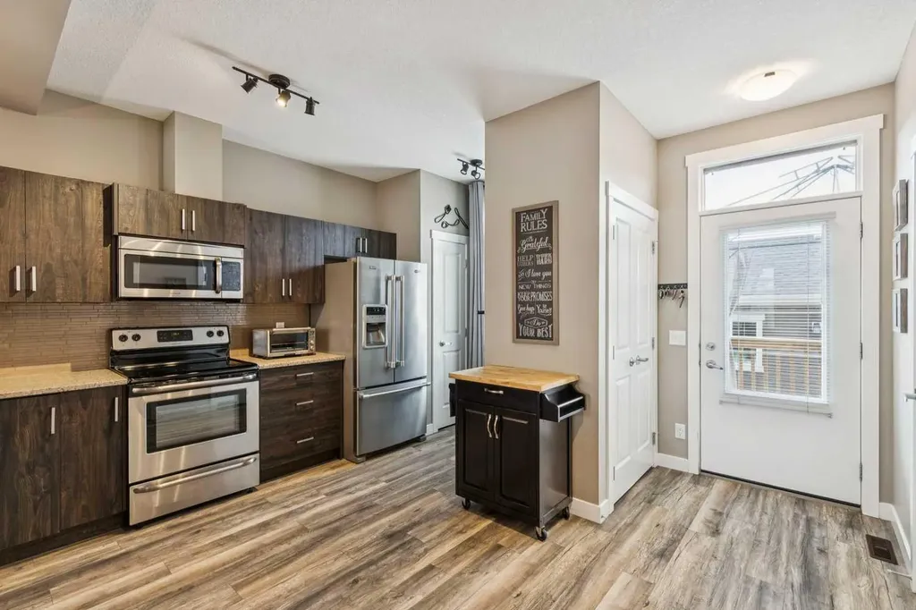 166 Legacy Common SE Calgary AB T2X 2A9