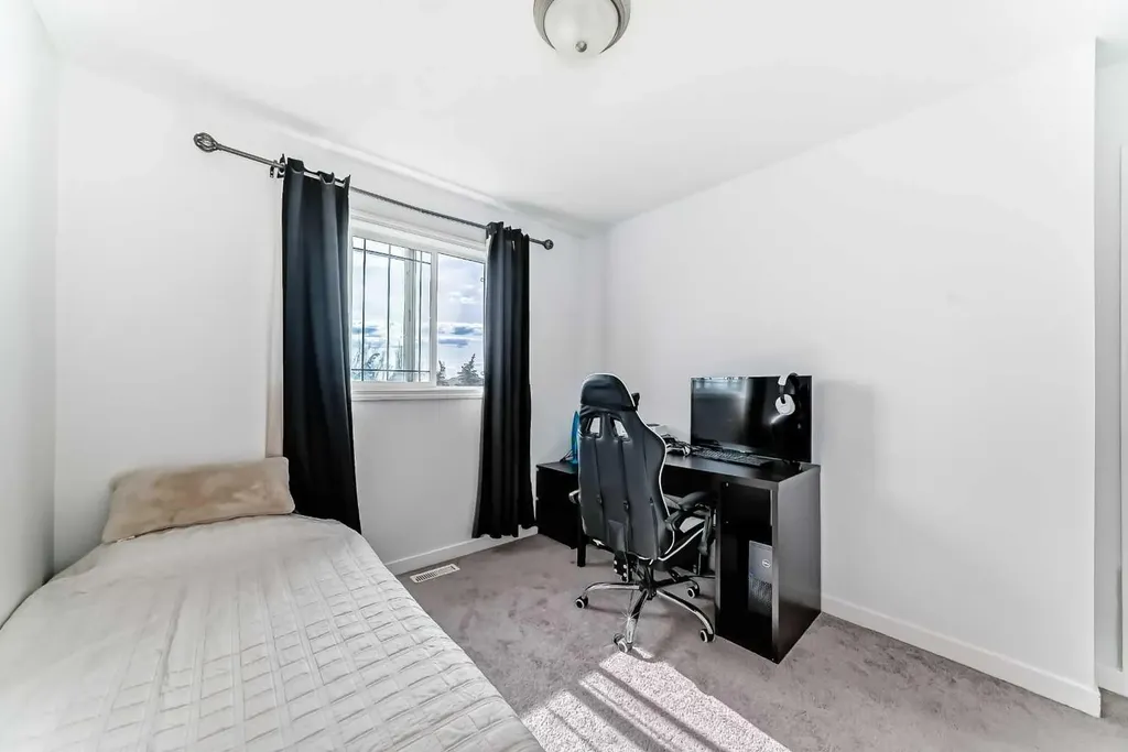 54 Panatella Park NW Calgary AB T3k 6k4