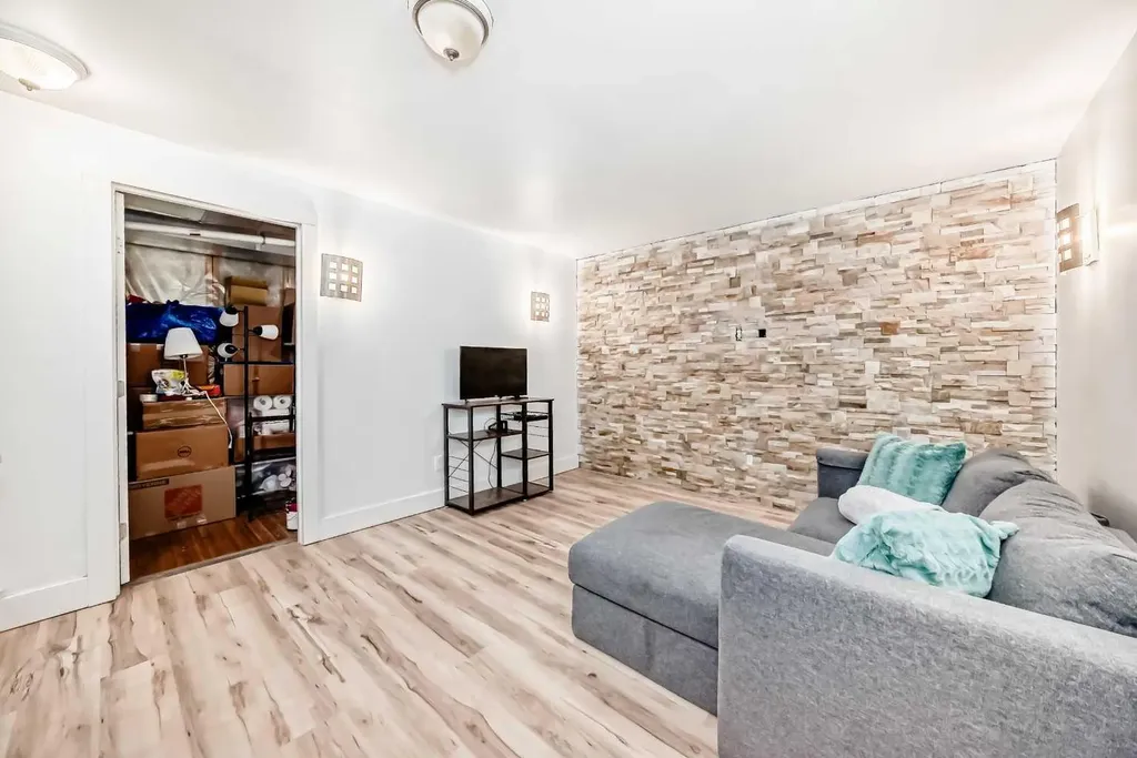 54 Panatella Park NW Calgary AB T3k 6k4