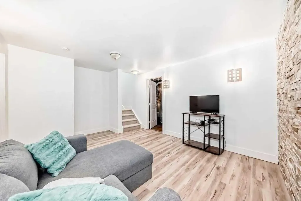 54 Panatella Park NW Calgary AB T3k 6k4